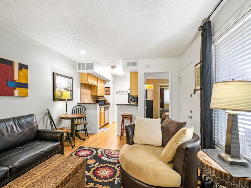 Trestles Condominiums | 1 Bedroom 1 Bath Living Room | Apartments in Odessa
