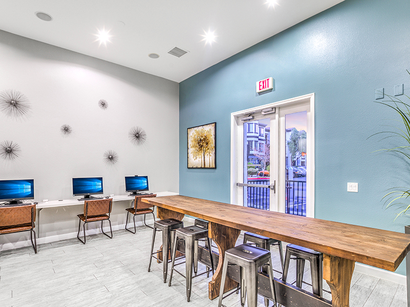 Computer Center | Tribeca North Luxury