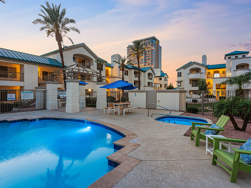 Pool and Hot Tub | The Met at 3rd and Fillmore Apartments in Phoenix, AZ
