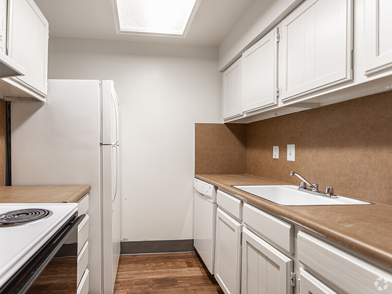 Kitchen | The Brittany Apartments in Murray, UT