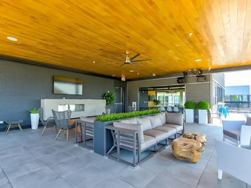 Outdoor Lounge | Station 324 Apartments in Columbus, OH