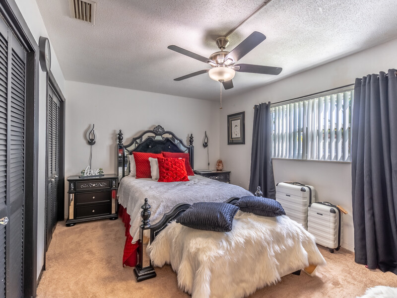 Bedroom | Emerald Palms Apartments in Fort Lauderdale, FL