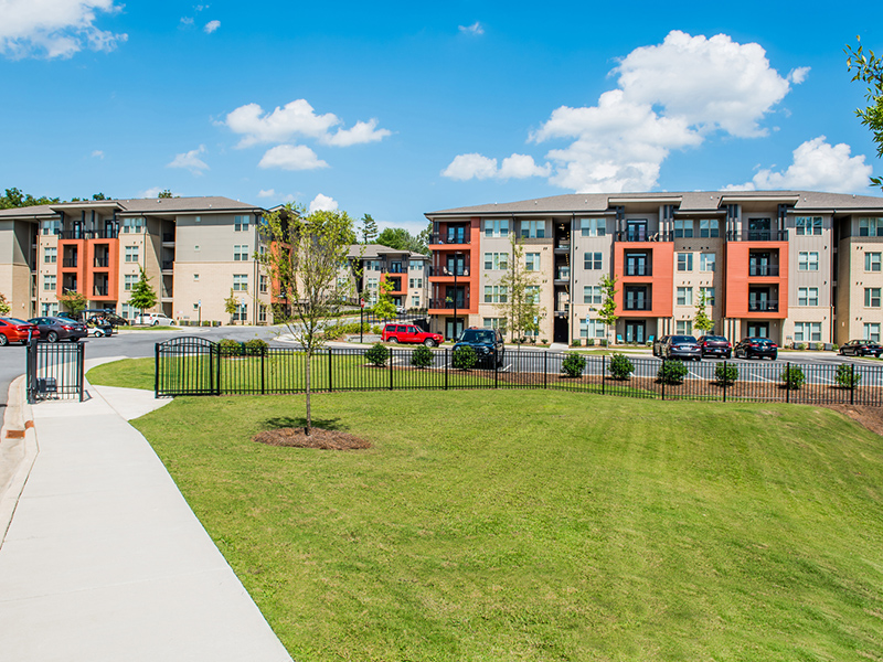 Beautiful Landscaping | Willows at the University Apartments in Charlotte, NC