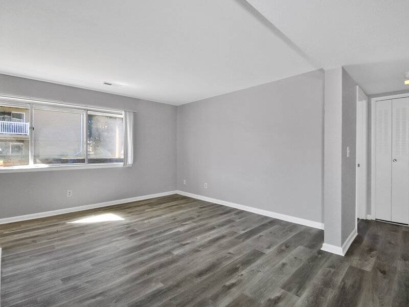 Living Room | 1 Bedroom | Township Square Apartments in Saginaw, MI