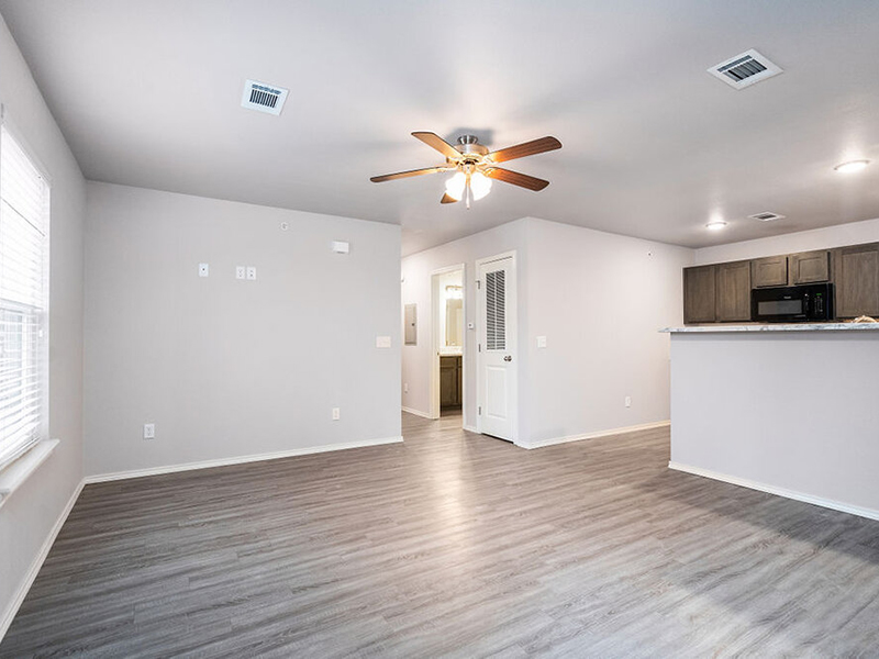 Spacious Interiors | Frisco Apartments on Walnut