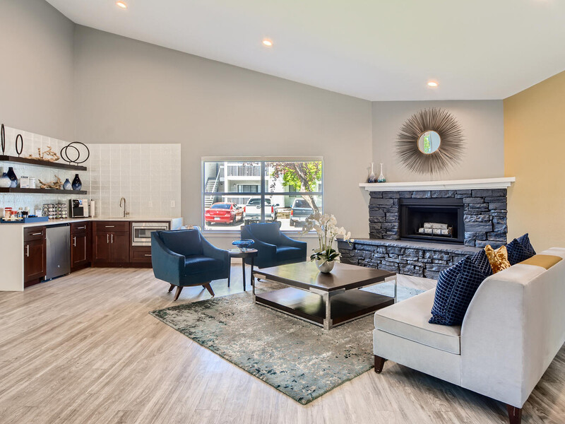Clubhouse Lounge | Preserve at City Center Apartments in Aurora, CO