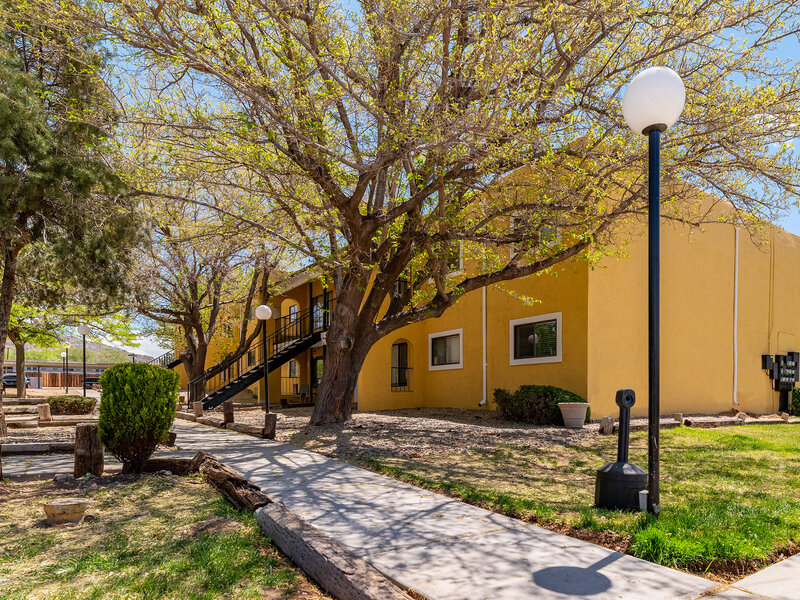 Beautiful Landscpaing | Villas Del Sol II Apartments in Albuquerque, NM