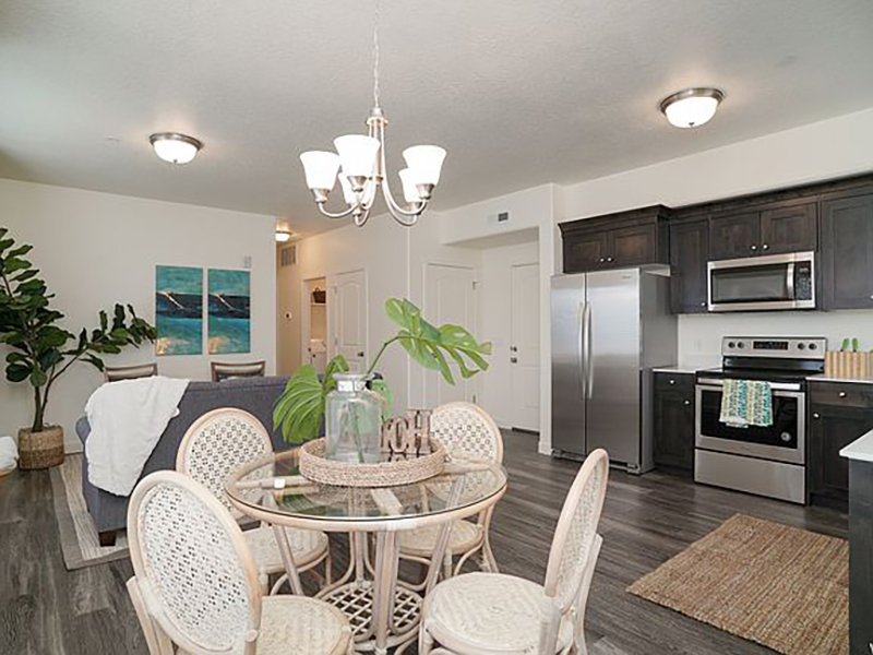 Dining Room | Jaybird Apartments