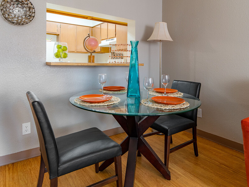 Dining Room | Candlelight Square Apartments in Albuquerque, NM