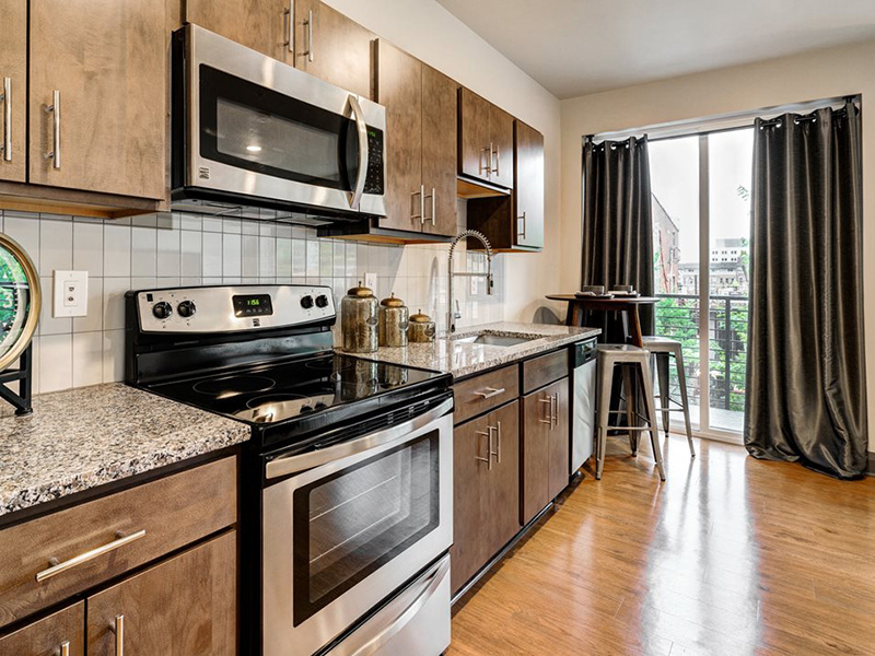Fully Equipped Kitchen | 303 Front Street Apartments in Columbus, OH