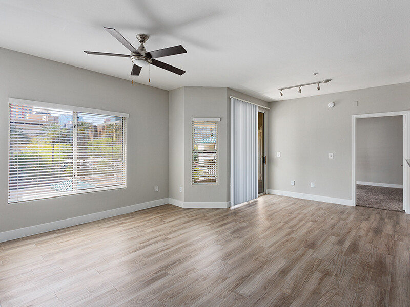 Living Room | The Met at 3rd and Fillmore Apartments in Phoenix, AZ
