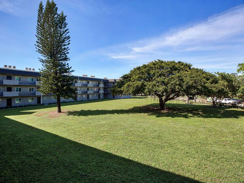 Apartments in Lauderdale Lakes, FL Photos of Caravel Arms