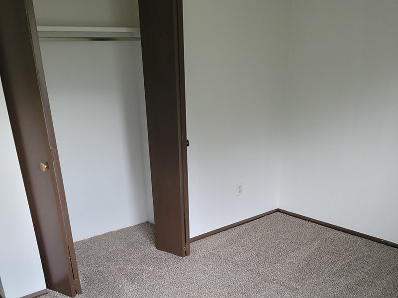 Bedroom Closet | Conquistador Apartments in Casper, WY