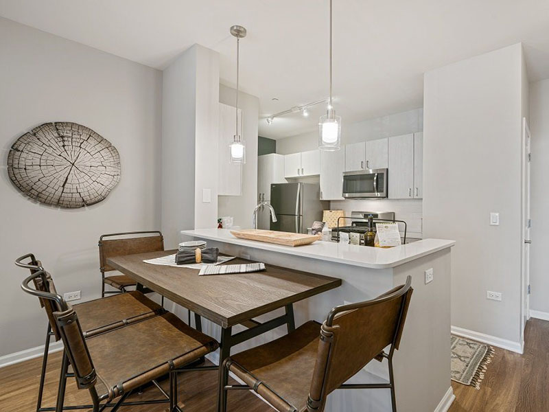 Dining Room | The Reserve Apartments in Evanston, IL
