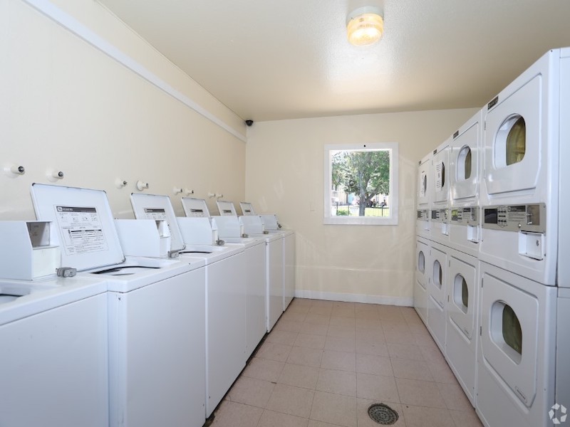 Oxford Pointe | Laundry Center