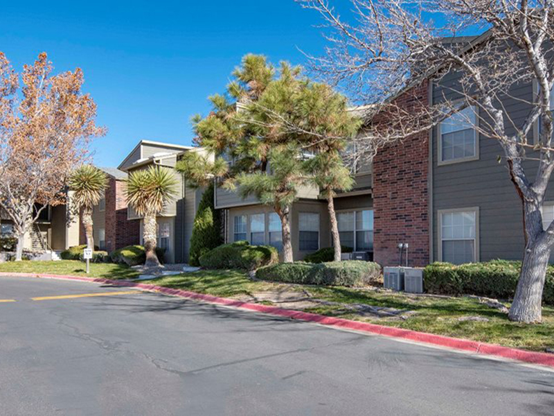 Oak Tree Park Apartments in Albuquerque, NM