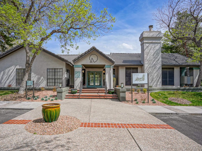 The Overlook Apartments in Albuquerque, NM