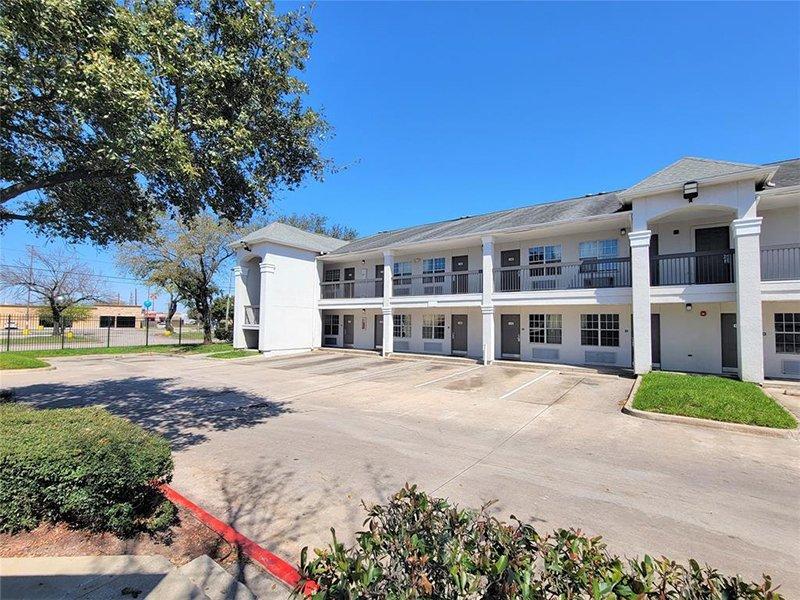 The Reveal at Rye 220 Apartments in Houston, TX