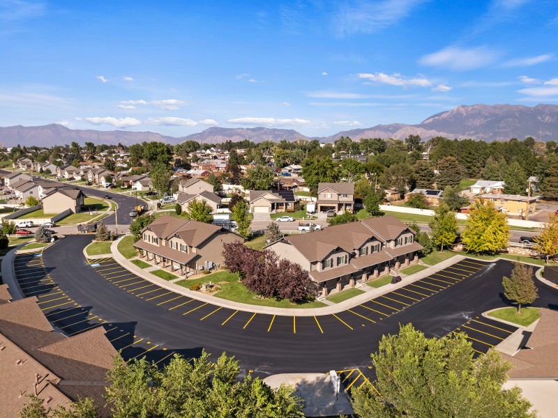 Oakwood Apartments in Roy, UT