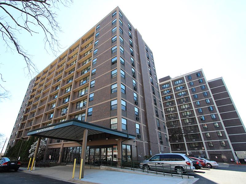 Westwind Towers Apartments in Elgin, IL