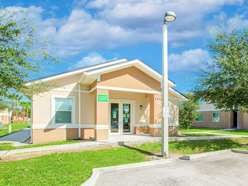 Pine Creek Village Apartments in Fort Pierce, FL