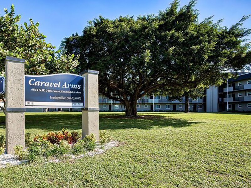 Caravel Arms Apartments in Lauderdale Lakes, FL